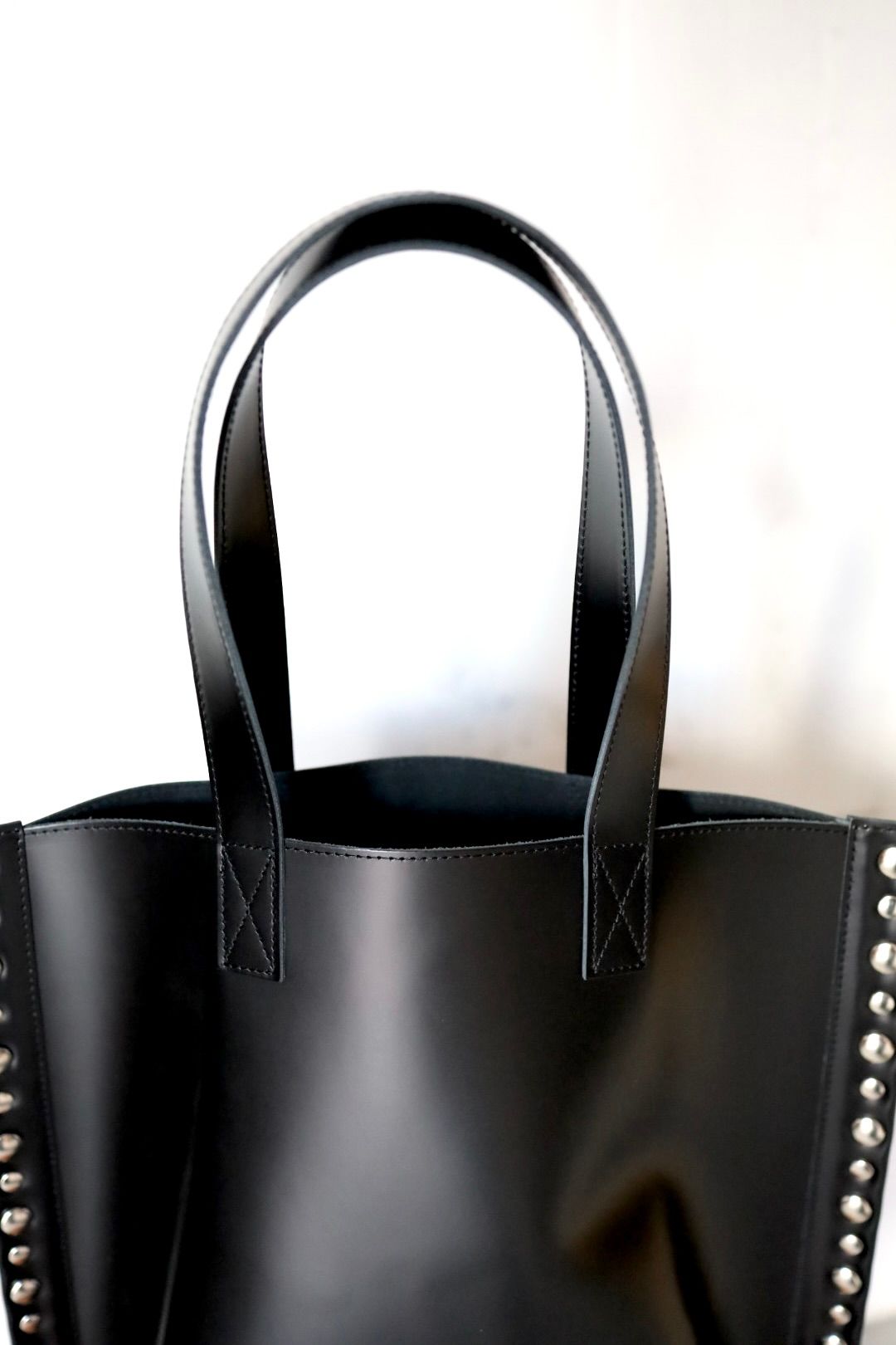 tao 26FW ステアガラス スタッズ付トートバッグ 大(TC-K203-052)BLACK☆8月7日(金)発売！