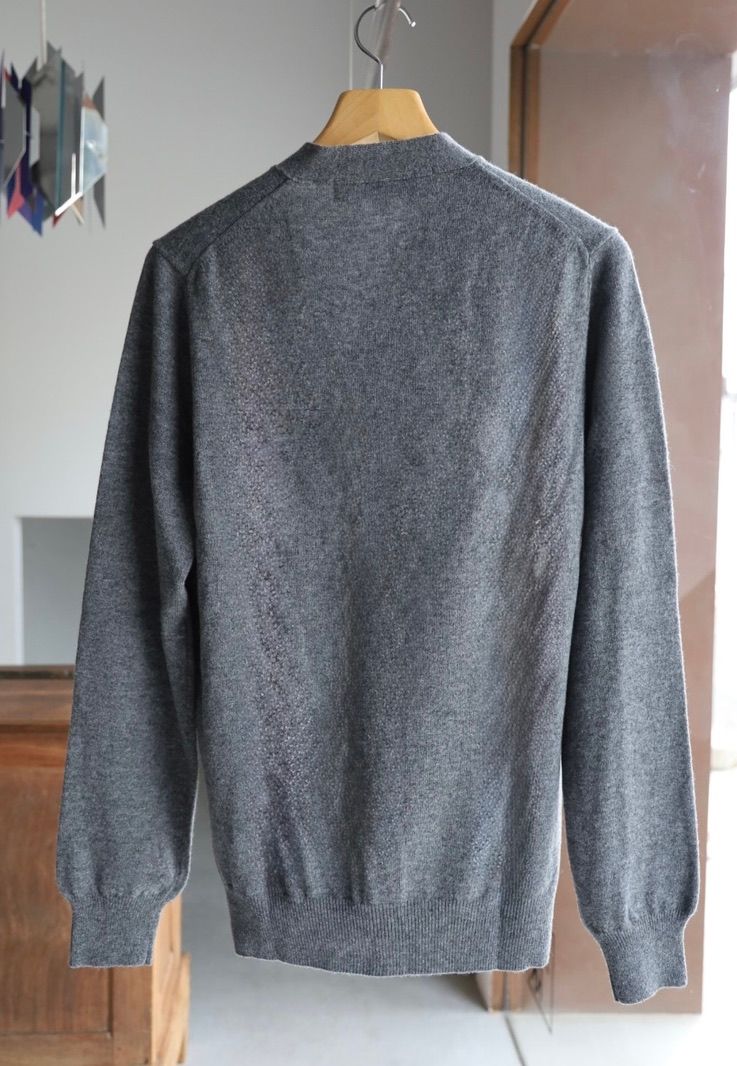 プレイコムデギャルソン V-NECK CARDIGAN DOUBLE BURGENDY EMBLEM (AX-N058-051)GRAY