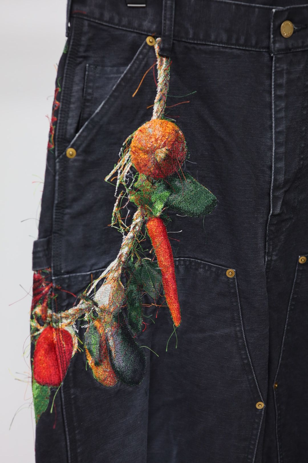 doublet ダブレット26SS VEGETABLE EMBROIDERY CUT-OFF PANTS (26SS19PT350) BLACK ★1月17日(土)11:00発売！