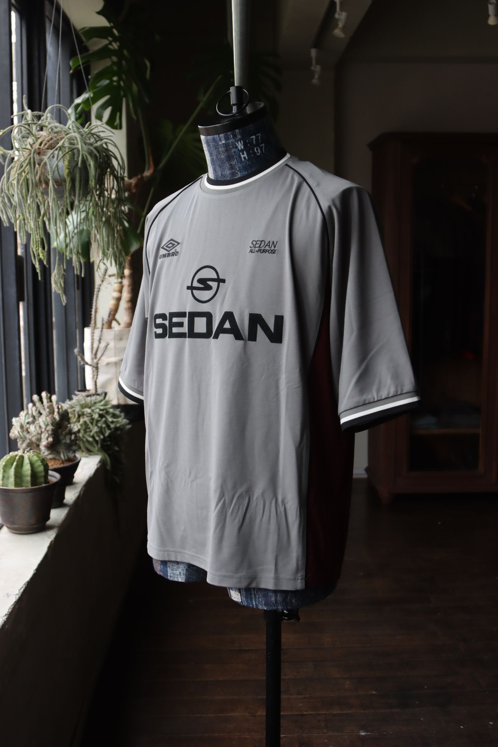 SEDAN ALL-PURPOSE - セダンオールパーパス SS24 UMBRO® S/S