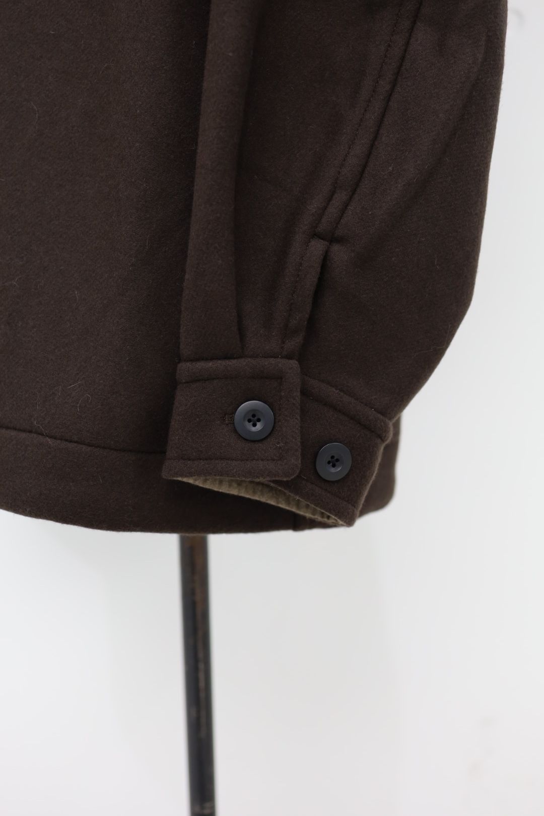 イズネス26AW  Duffle Smock Coat(26AW_34_1007AWCOAT02)BROWN☆10月10日(土)発売！
