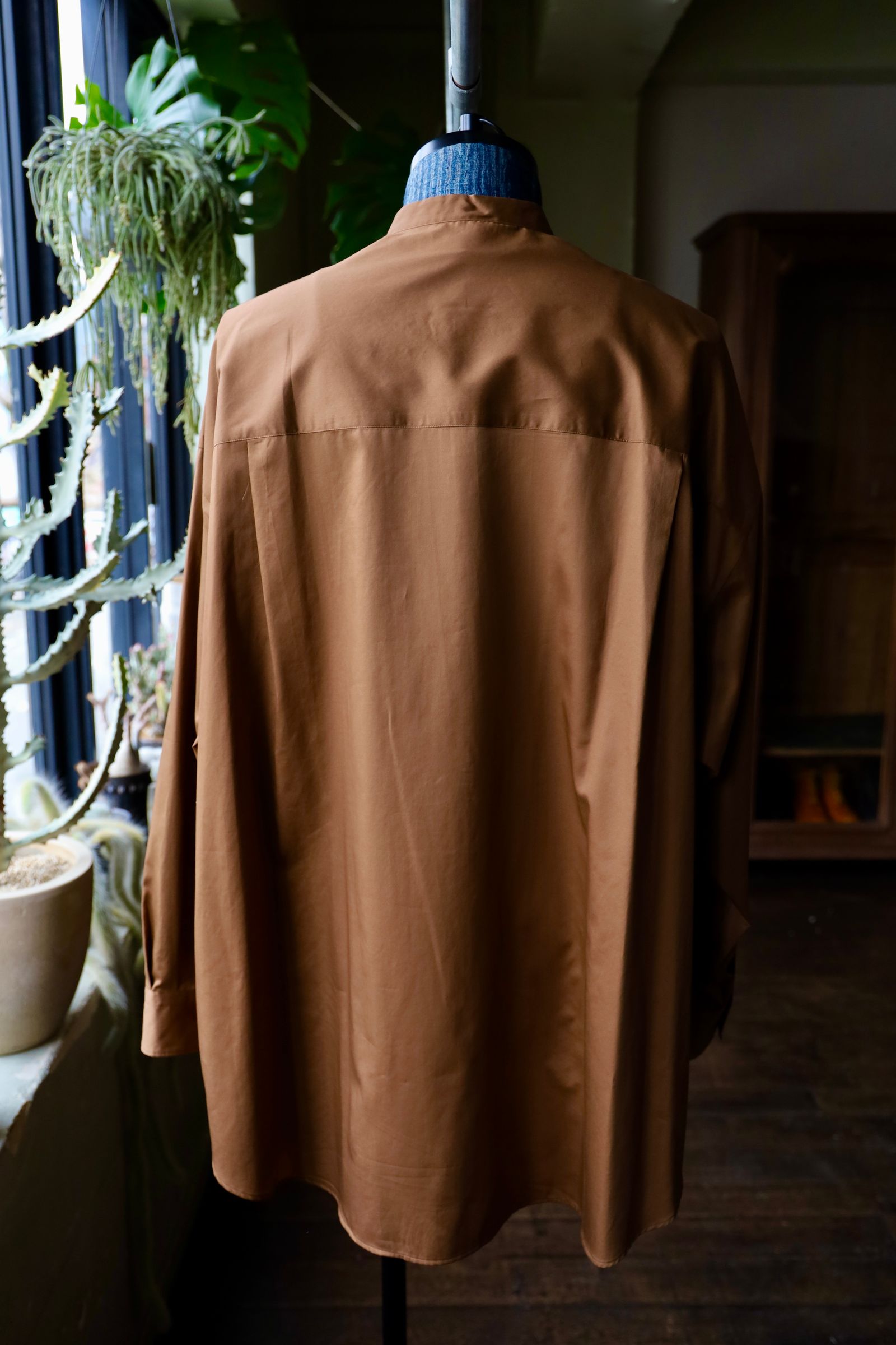 グラフペーパーシャツ 25SS Silicon Poplin Oversized Band Collar Shirt(GM251-50145)BROWN