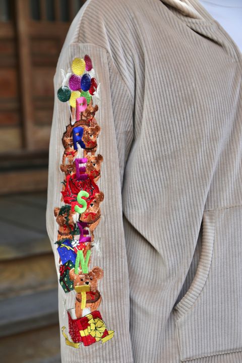 CHAOS EMBROIDERY COMFY HOODIE(21SS24BL118) style.2021.1.16.