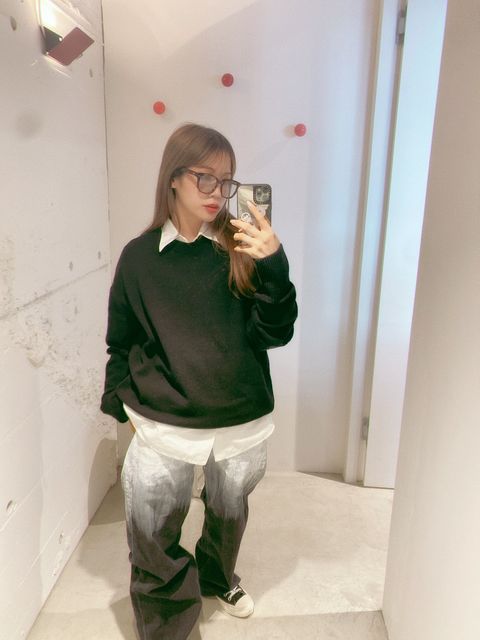 YOKE 新作PAINTED ELBOW PATCH SWEATER style.2024.8.23