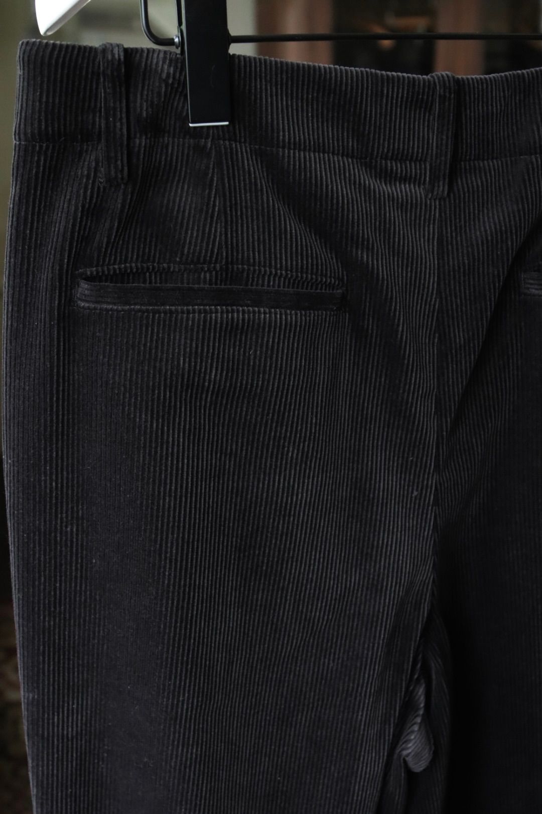 グラフペーパー 25AW Suvin Corduroy Wide Straight Trousers(GU253-40366)BLACK☆10月4日(土)新作発売！