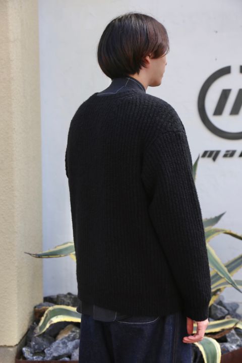 YOKEより、3G BACK ZIP RIB CREW NECK "BLACK" style.2020.10.17.