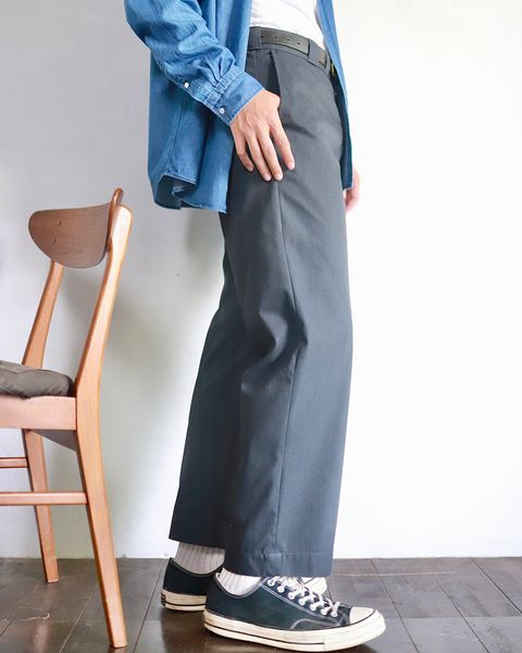 A.PRESSE 23AW Work Chino Trousers"CHARCOAL"スタイル