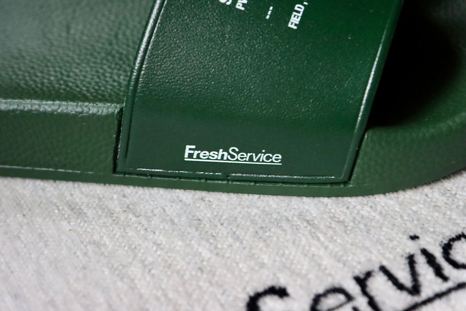 blurhmsROOTSTOCK for FreshService サイズ3 FreshServiceとblurhms ROOTSTOCKによるコラボレーション