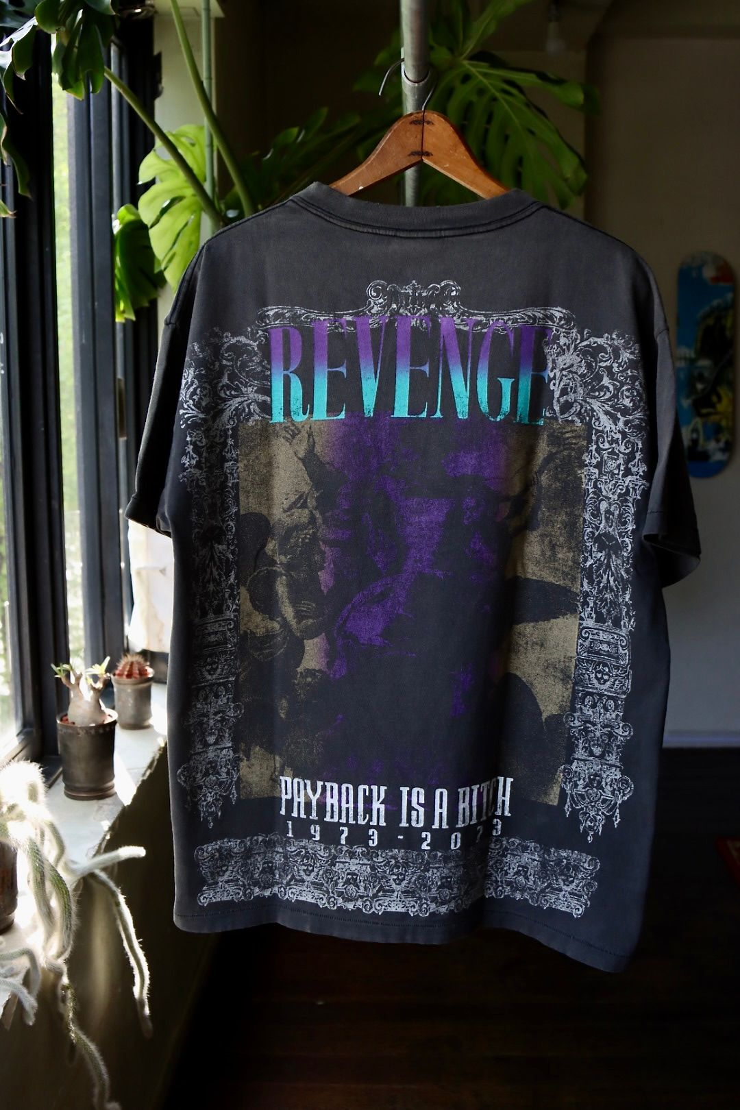 SAINT M×××× ベルベルジンコラボ BJ_SS TEE REVENGE | viratindustries.com