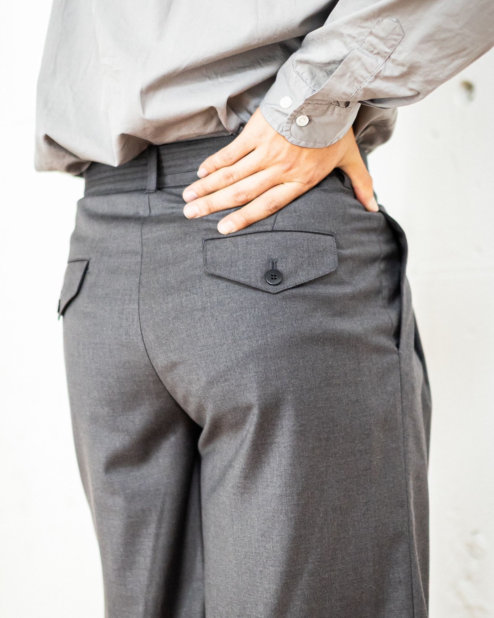 ANOTHER OFFICE Hemingway Belted Shorts(GRAY)スタイル