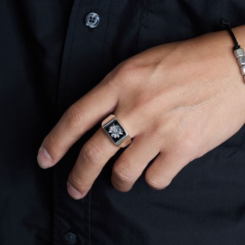 XOLO JEWELRY リング / Signet Ring with Black & Gray Flower (XOR126)★11月15日(土)発売！