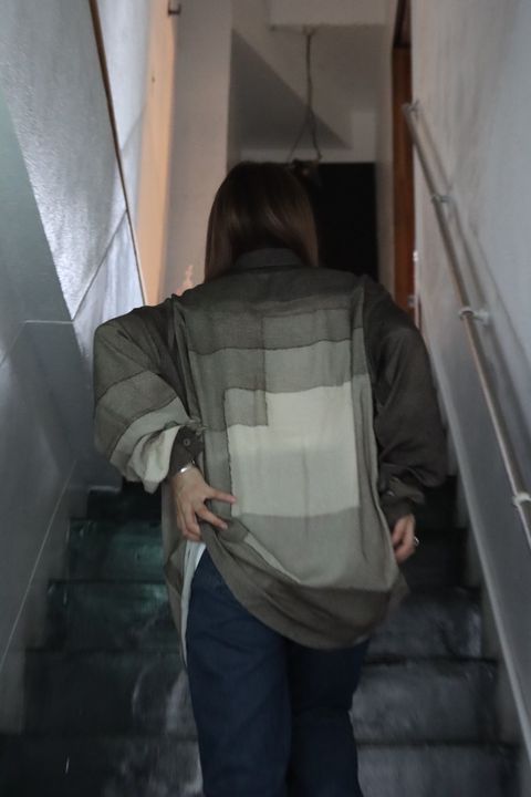 YOKE PRINTED REGULAR COLLAR SHIRT"CHARCOAL"スタイル