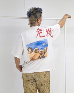 SAINT Mxxxxxx KIKI SW_SS TEE MARKスタイル！