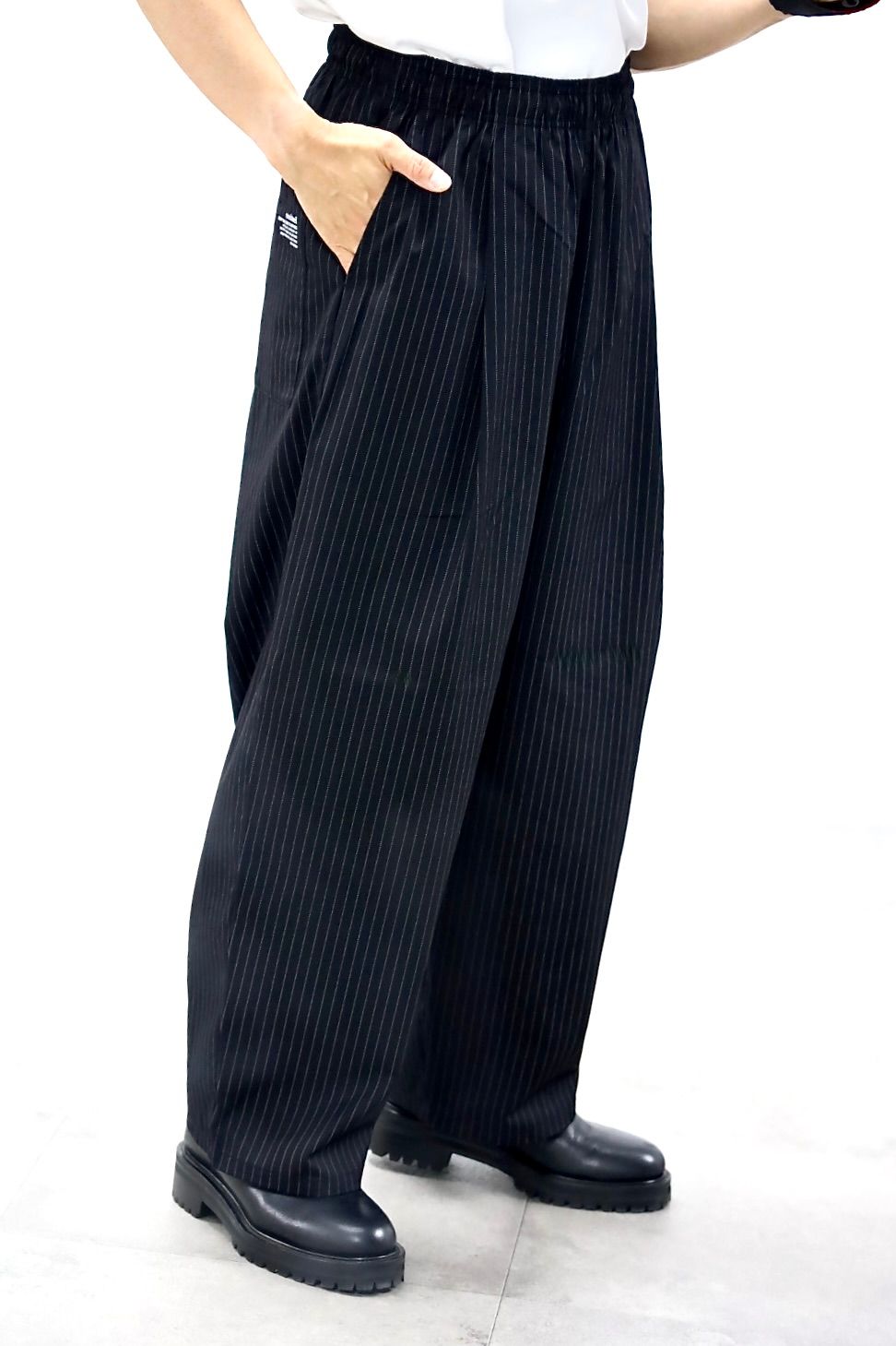 FreshService 26SS CORPORATE WIDE EASY PANTS"BLACK STRIPE"スタイル