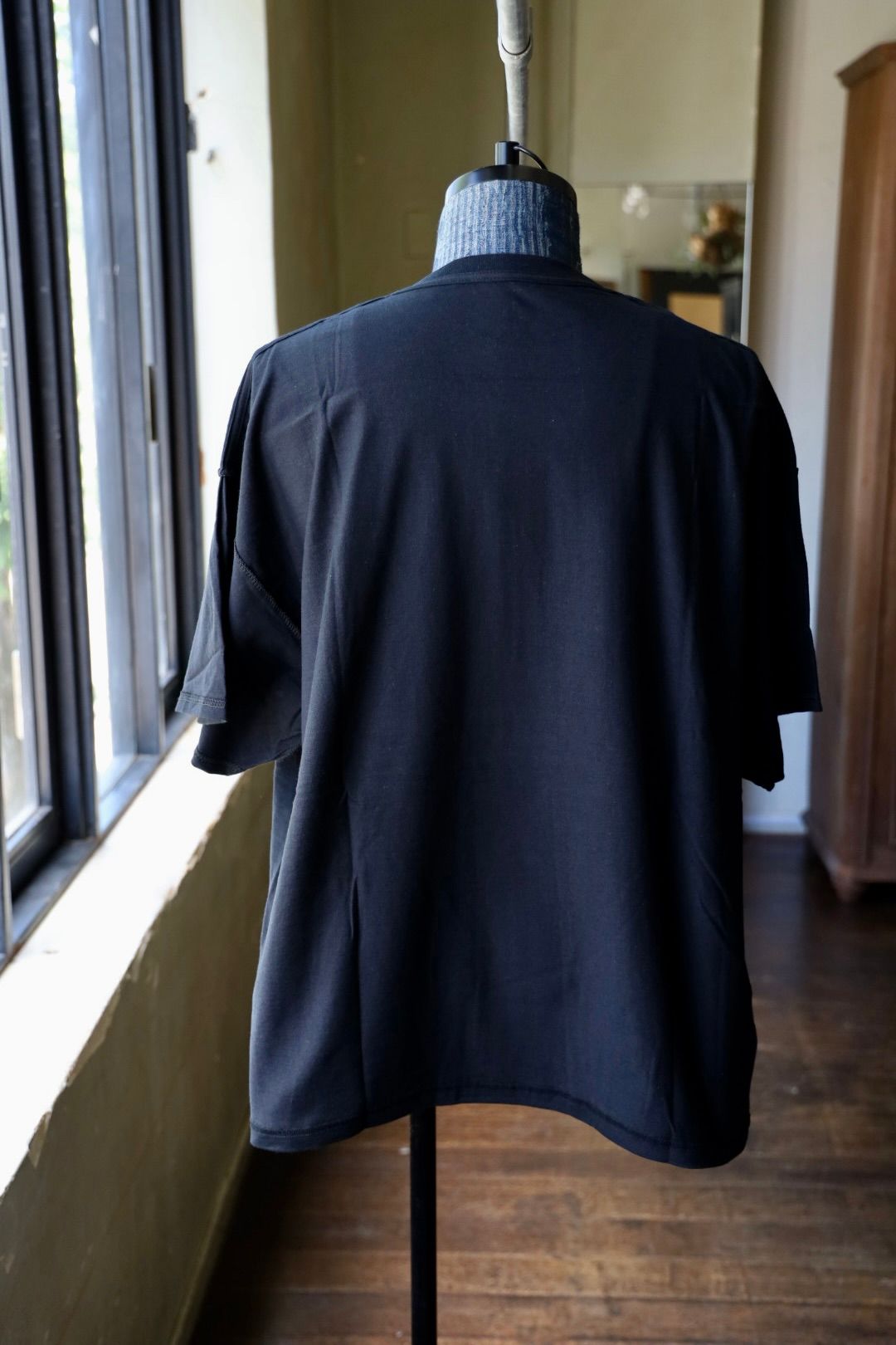 イズネスミュージック TECHNO T-SHIRT (IMP6_02_TECHNOSST01) BLACK