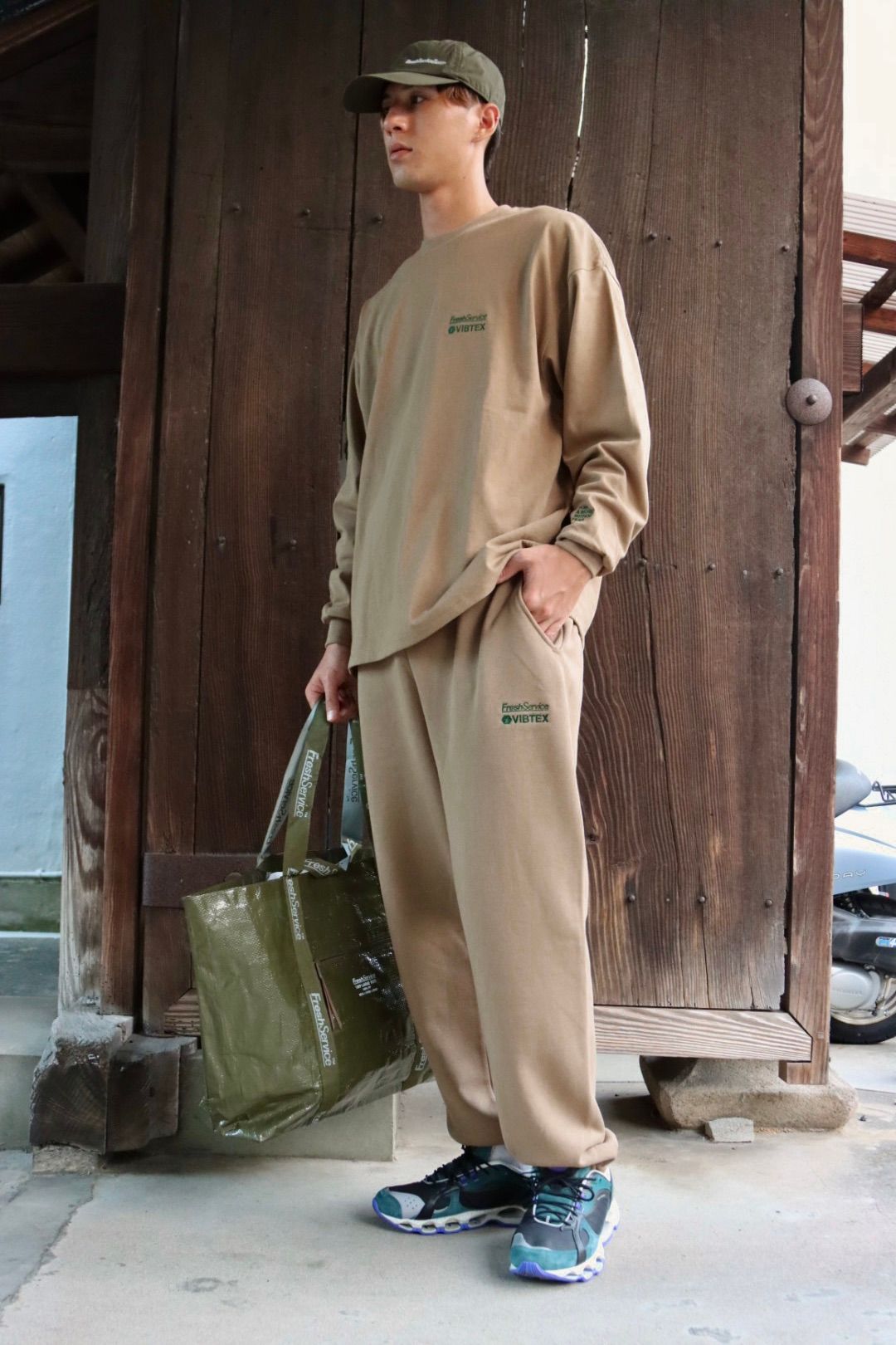 FreshService フレッシュサービス 23AW VIBTEX for FreshService “L/S CREW NECK TEE”スタイル