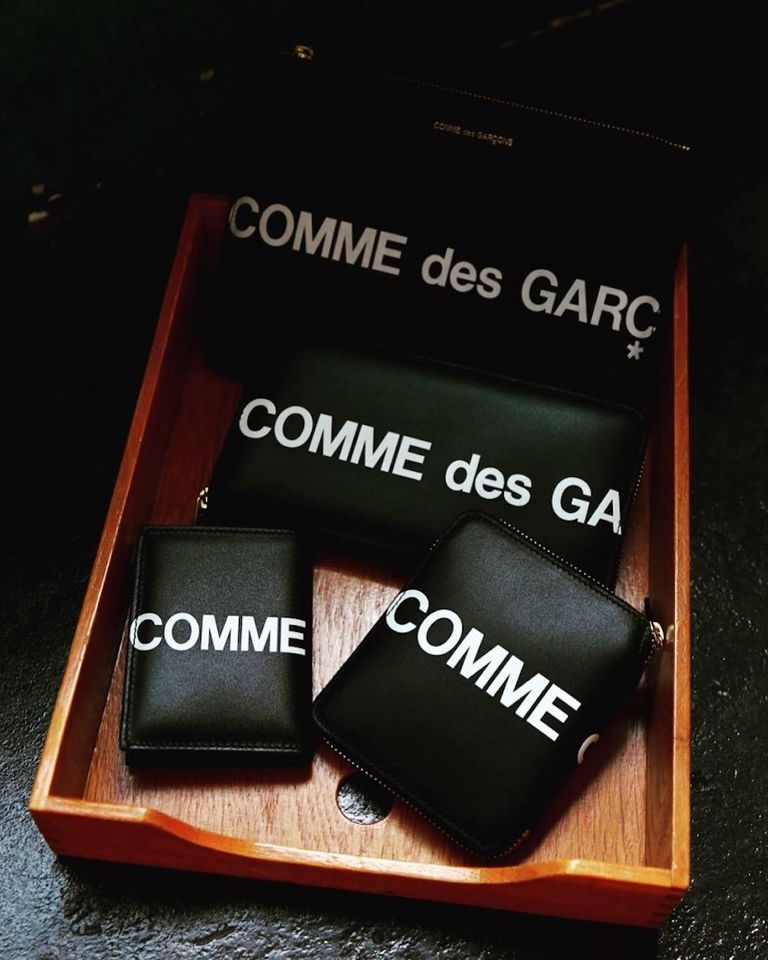 Wallet COMME des GARCONS 「CDG Wallet Huge Logoシリーズ再入荷しました！」