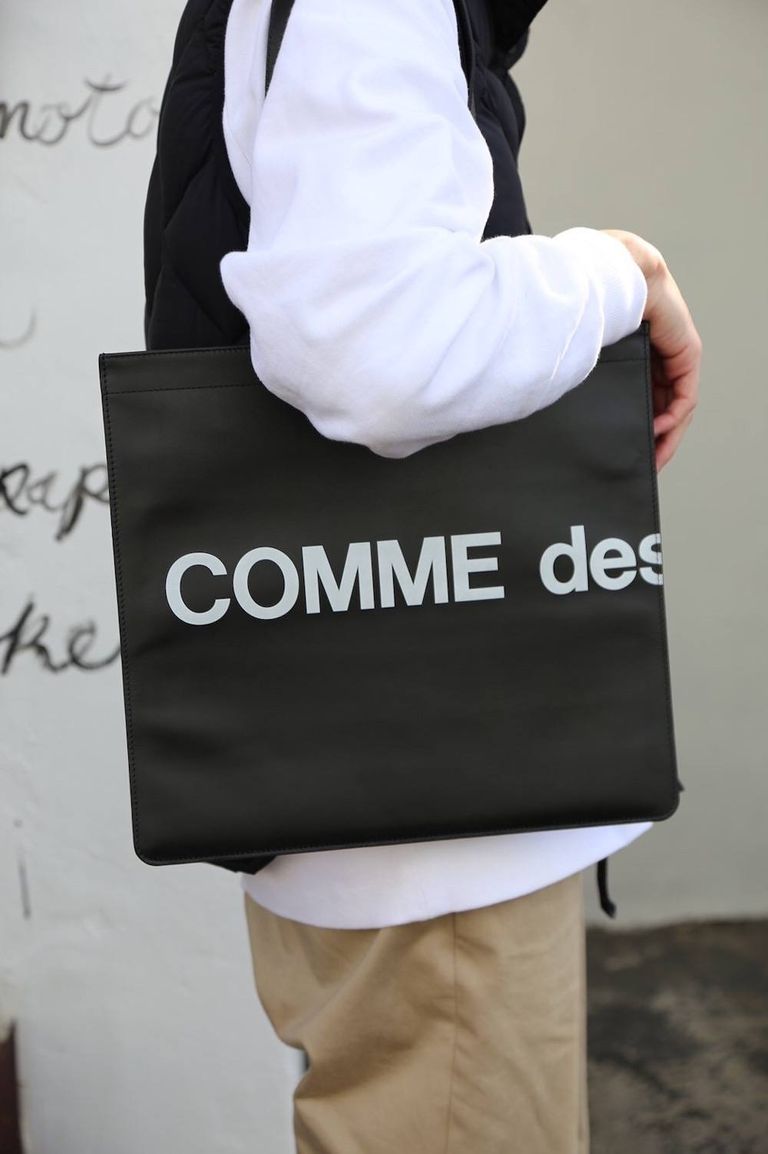Wallet COMME des GARCONS Huge Logo 発売