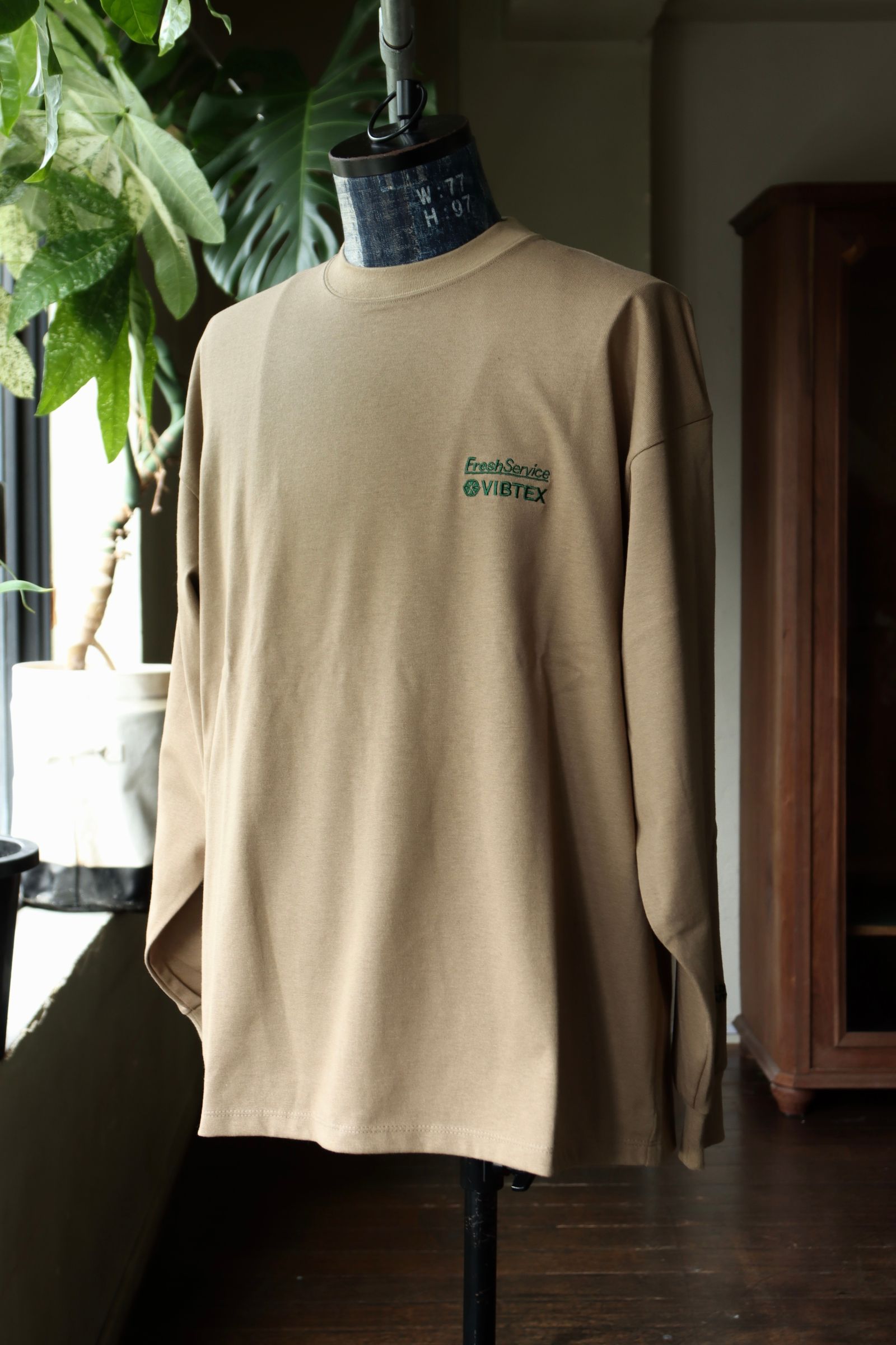 フレッシュサービス VIBTEX for FreshService L/S CREW NECK TEE (BEIGE)