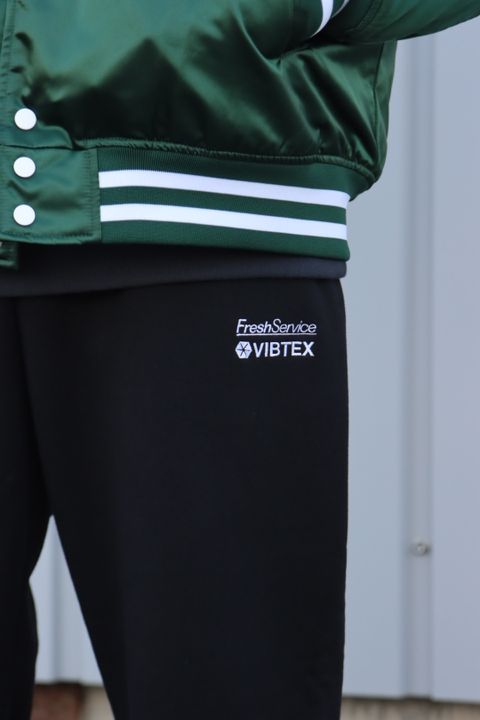 FreshService SATIN STADIUM JUMPER style.2022.10.21