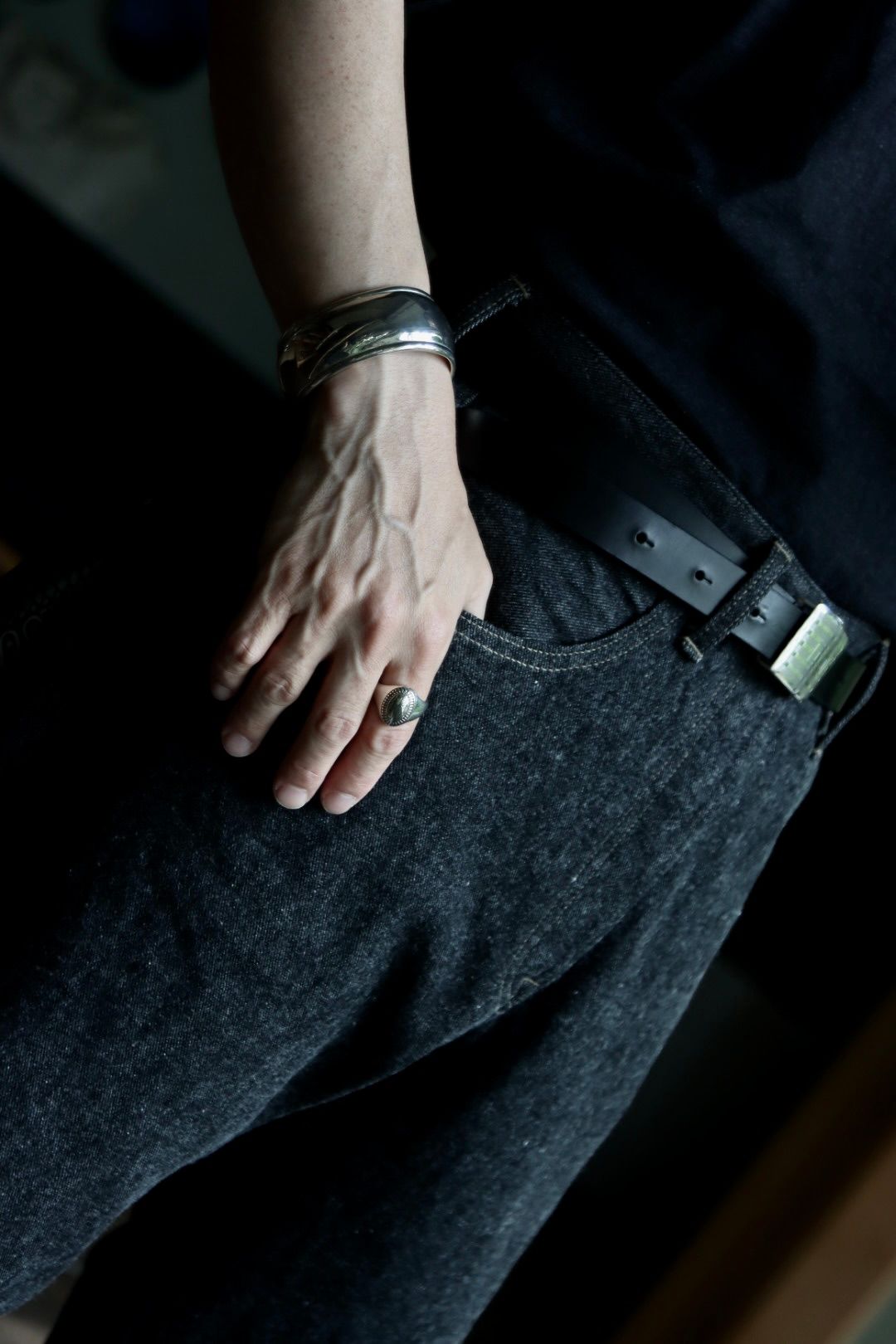 A.PRESSE 23AW Black Washed Denim Pantsスタイル