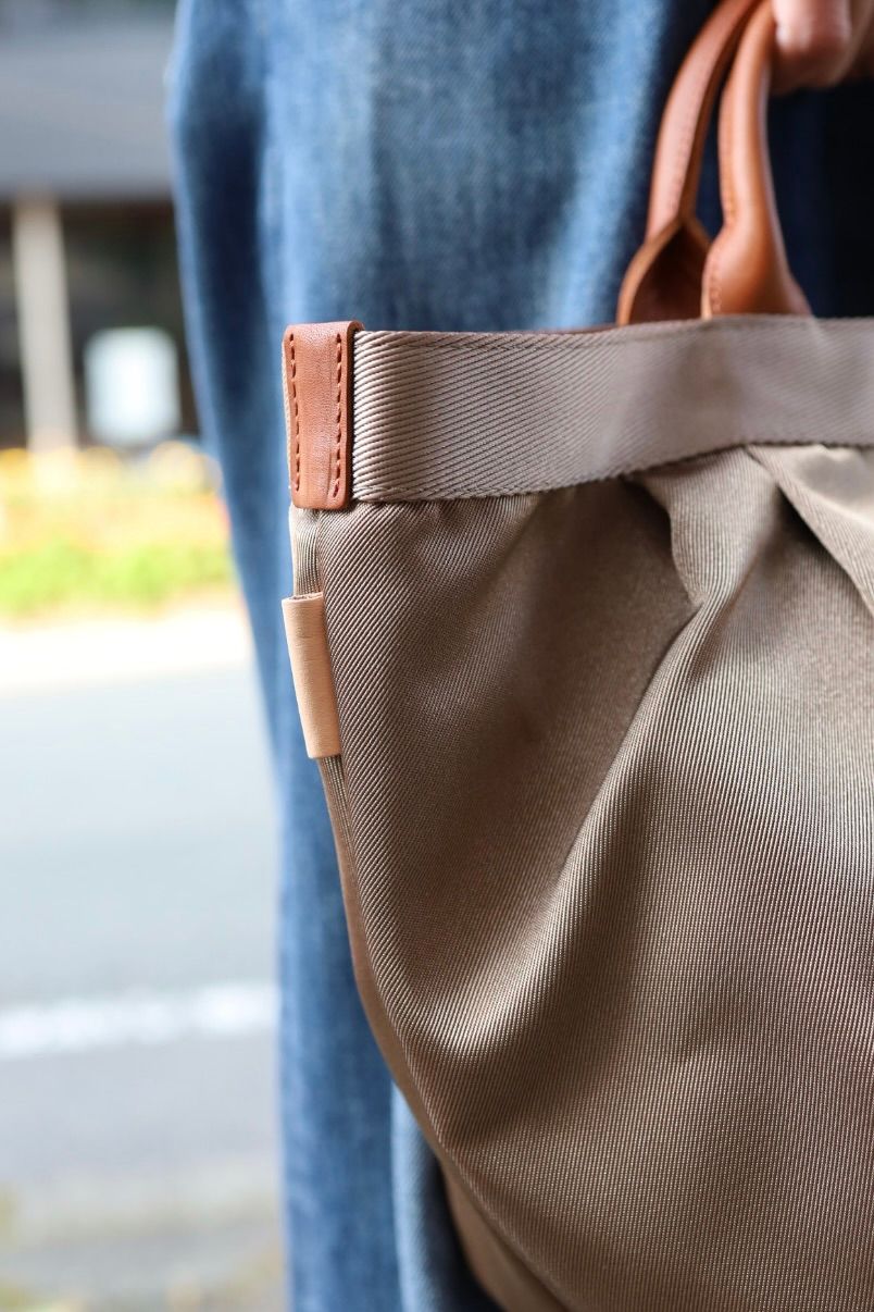 エンダースキーマ バッグ 2tuck tote M(yv-b-2tm)beige/brown