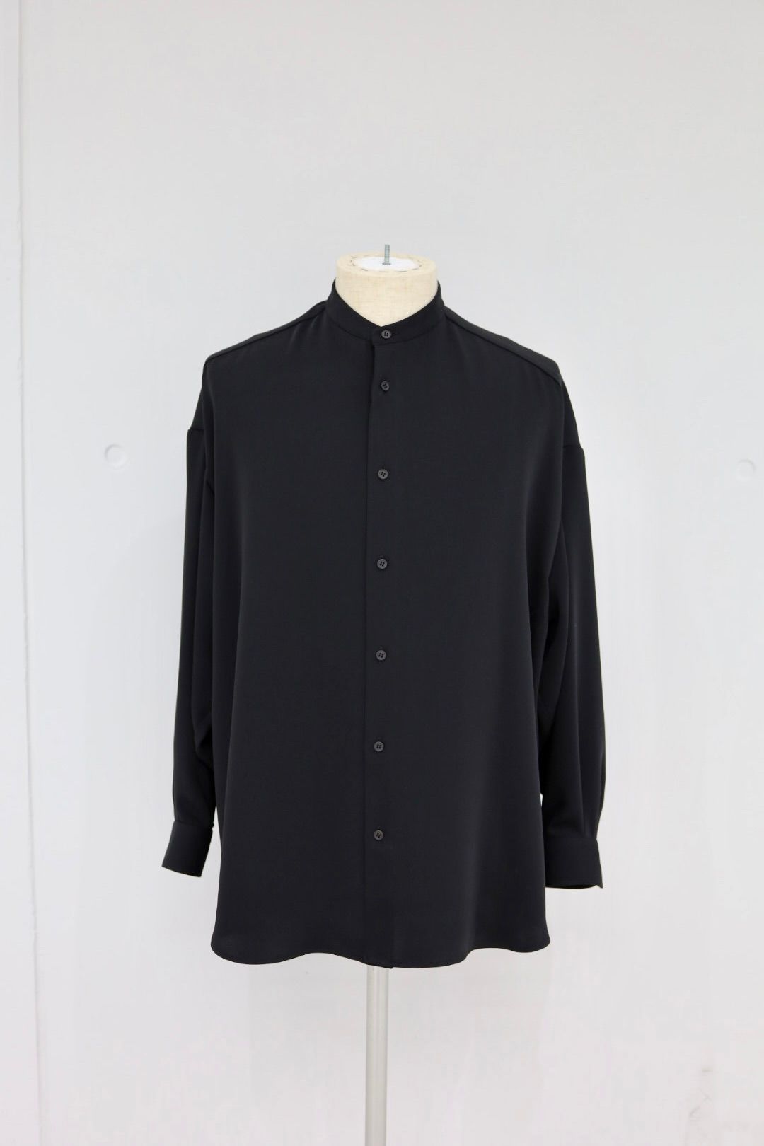 グラフペーパー26SS WOMENS Satin Oversized Band Collar Shirt(GL261-50078B)BLACK☆1月10日(土)発売！