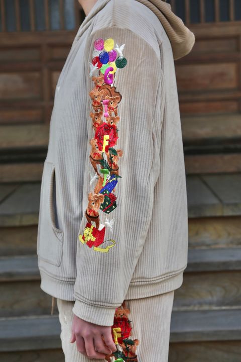 CHAOS EMBROIDERY COMFY HOODIE(21SS24BL118) style.2021.1.16.