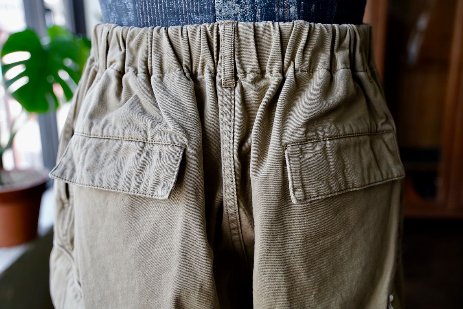イズネス25SS BALLOON EZ CARGO SHORTS(1005SSPT04)BEIGE
