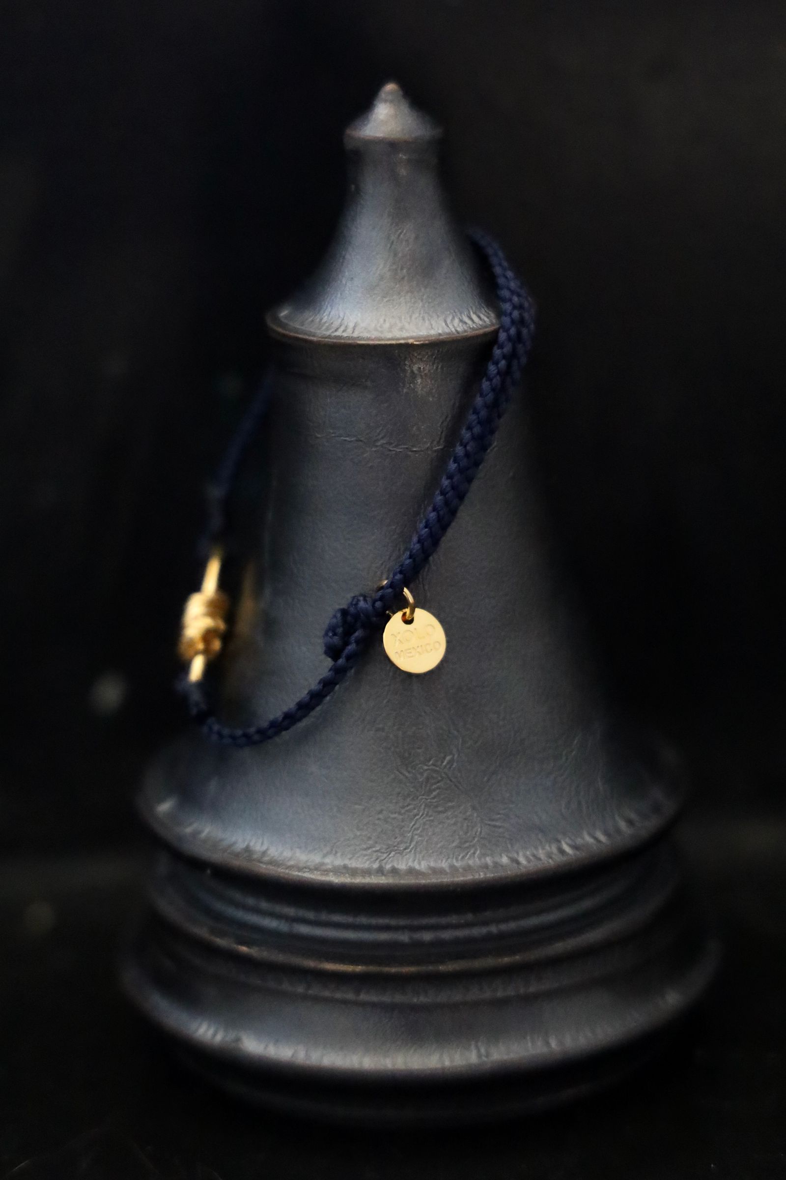 XOLO JEWELRY ショロジュエリー / Twisted Rope Link Silk Code Bracelet-Gold- (NAVY)