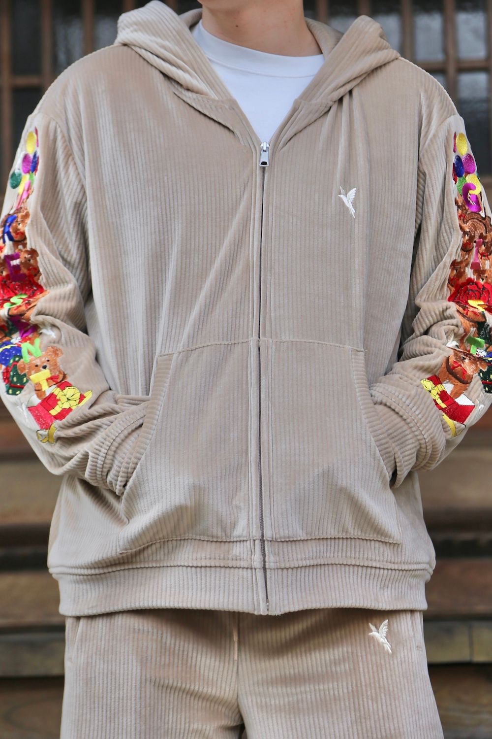 CHAOS EMBROIDERY COMFY HOODIE(21SS24BL118) style.2021.1.16.