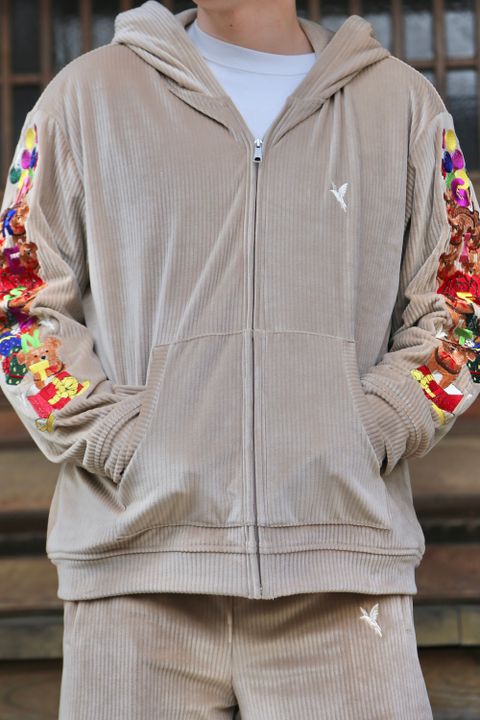 CHAOS EMBROIDERY COMFY HOODIE(21SS24BL118) style.2021.1.16.