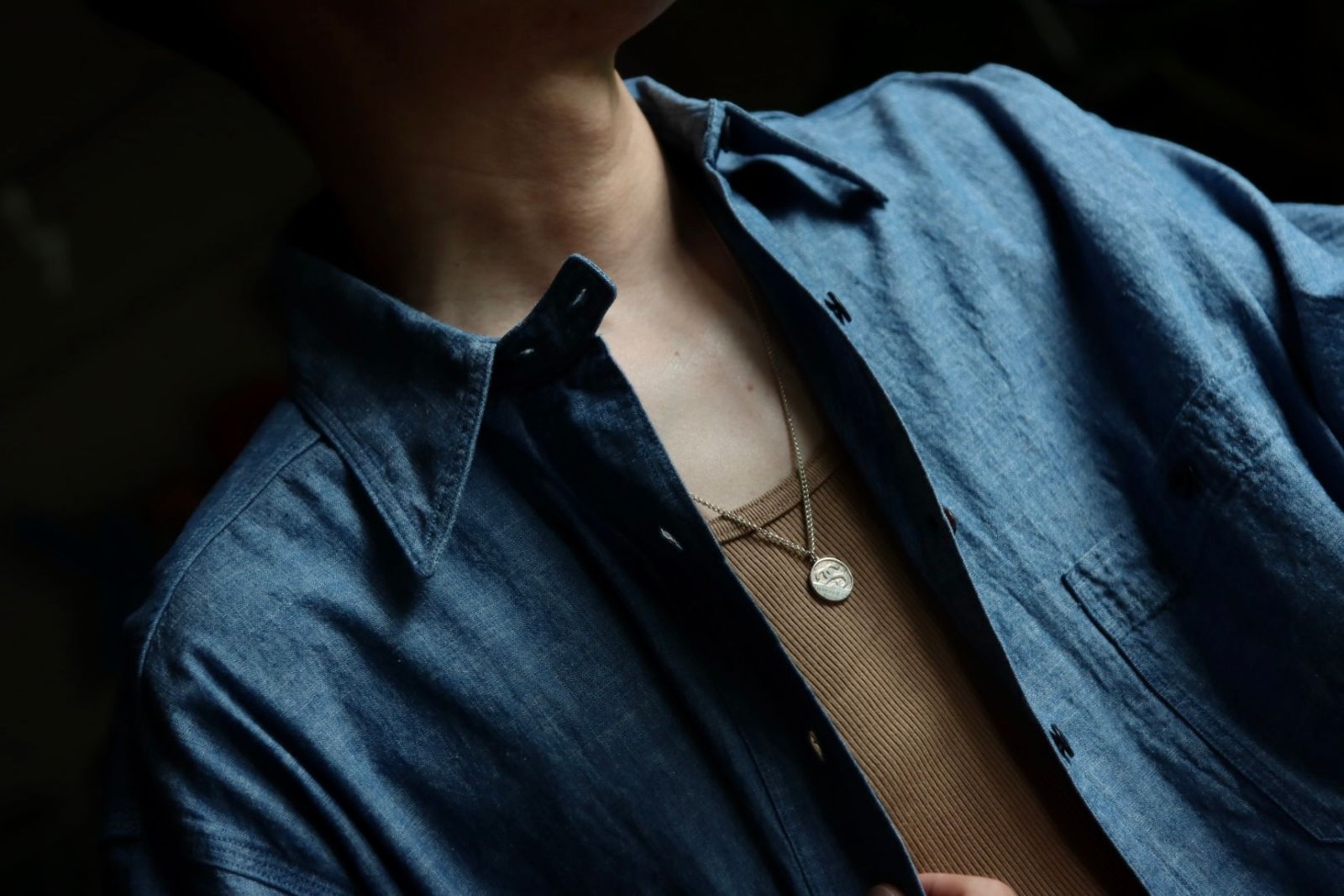 A.PRESSE BB Washed Chambray Shirtスタイル