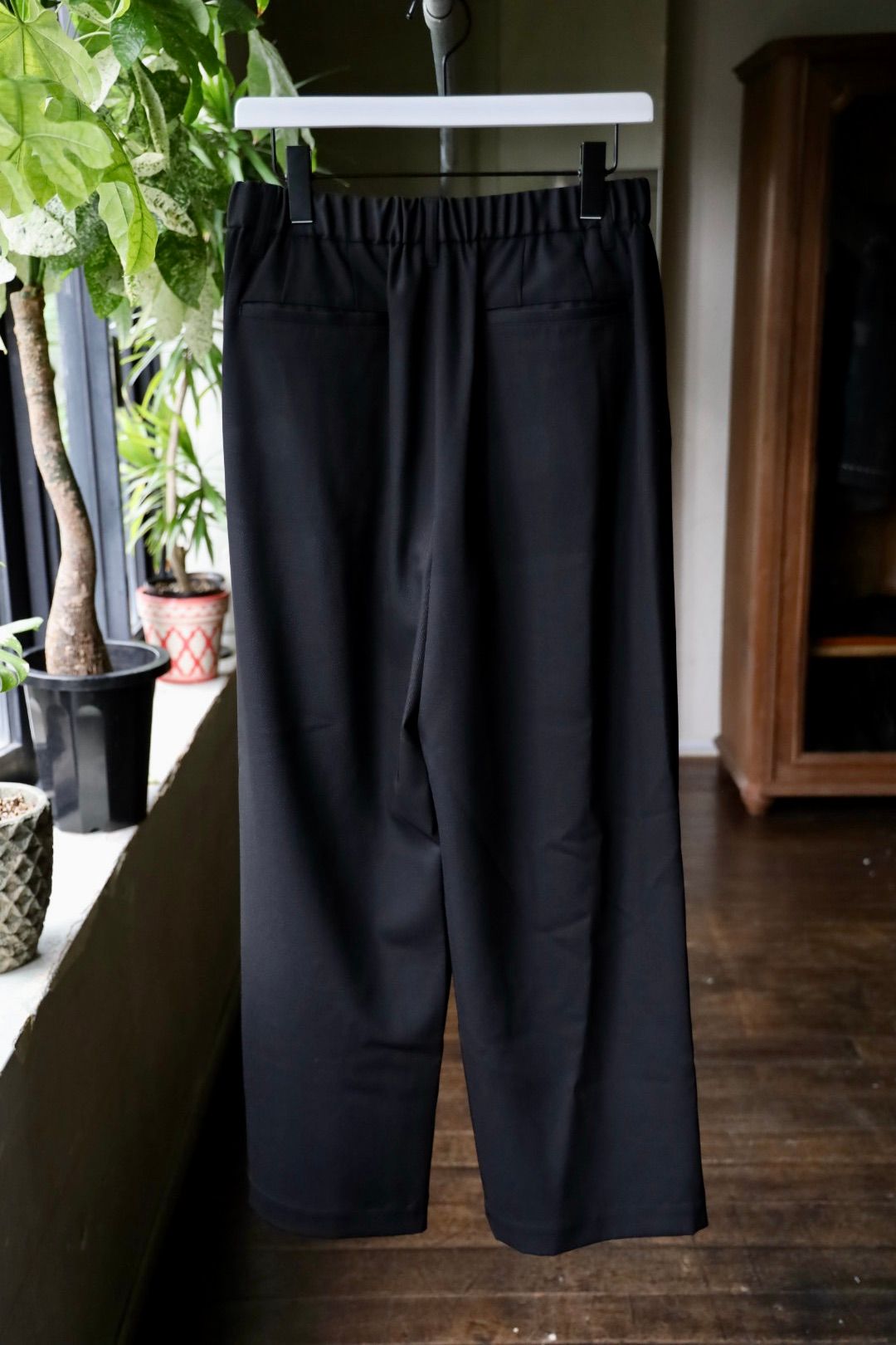 グラフペーパー 25AW Techno Wool Nylon Wide Tapered Trousers(GM253-40316)BLACK☆9月27日(土)発売！