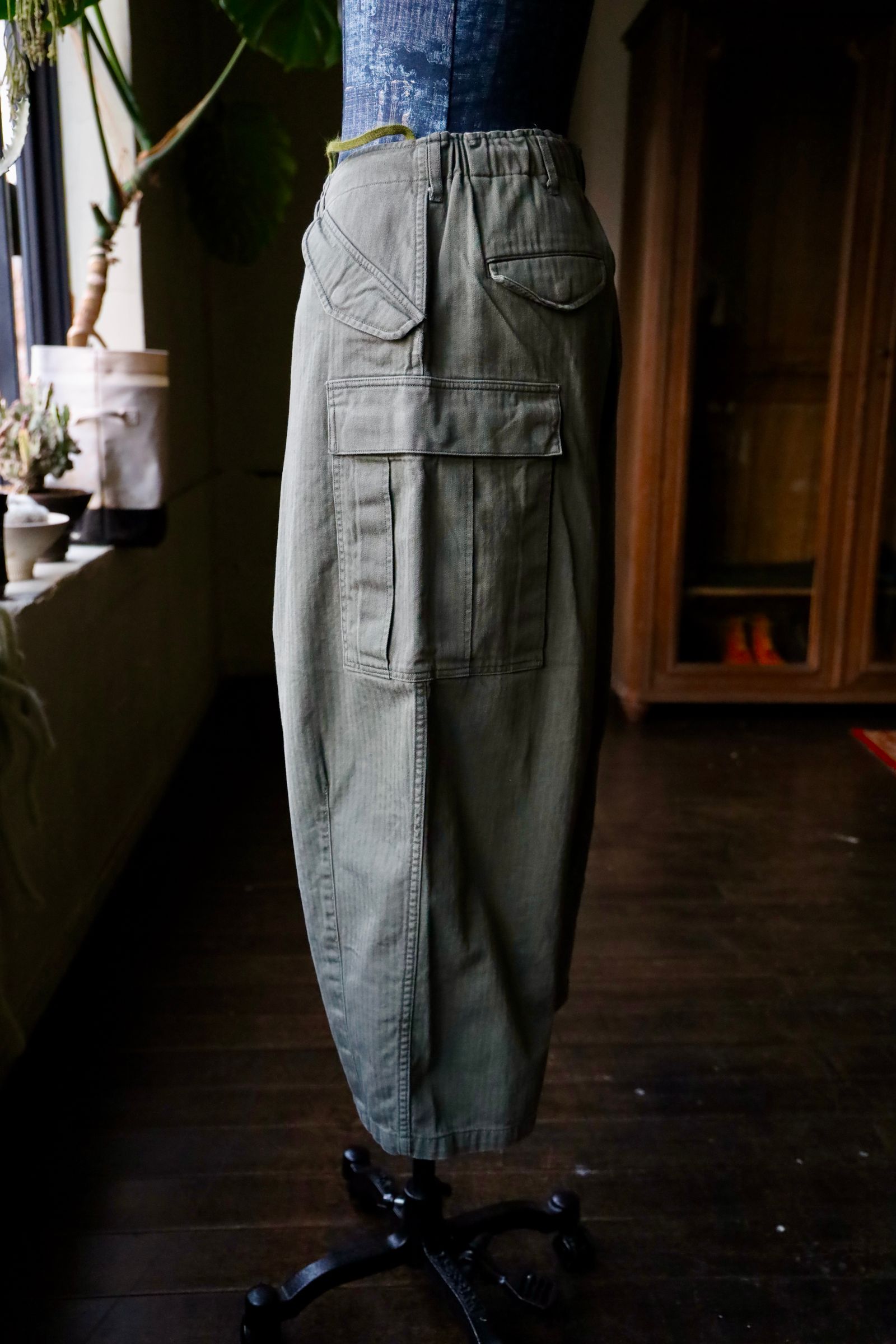 is-ness - イズネス 25SSミリタリーバルーンパンツ NU MILITARY