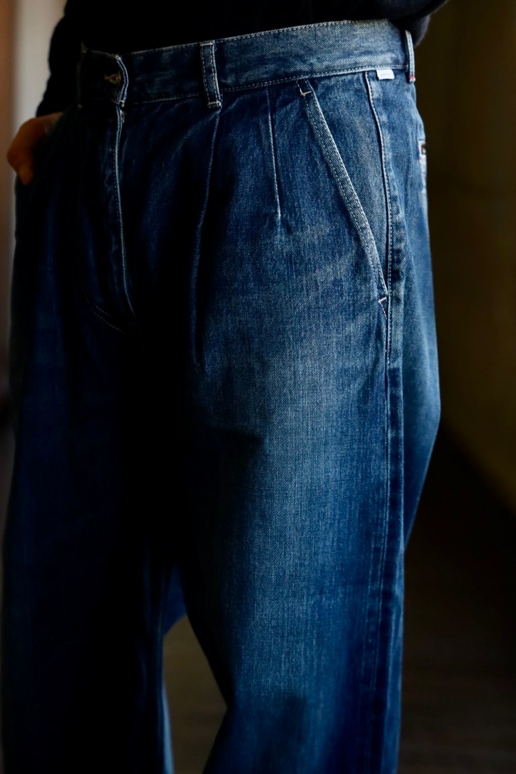 Graphpaper Selvage Denim Two Tuck Pants"DARK FADE"スタイル