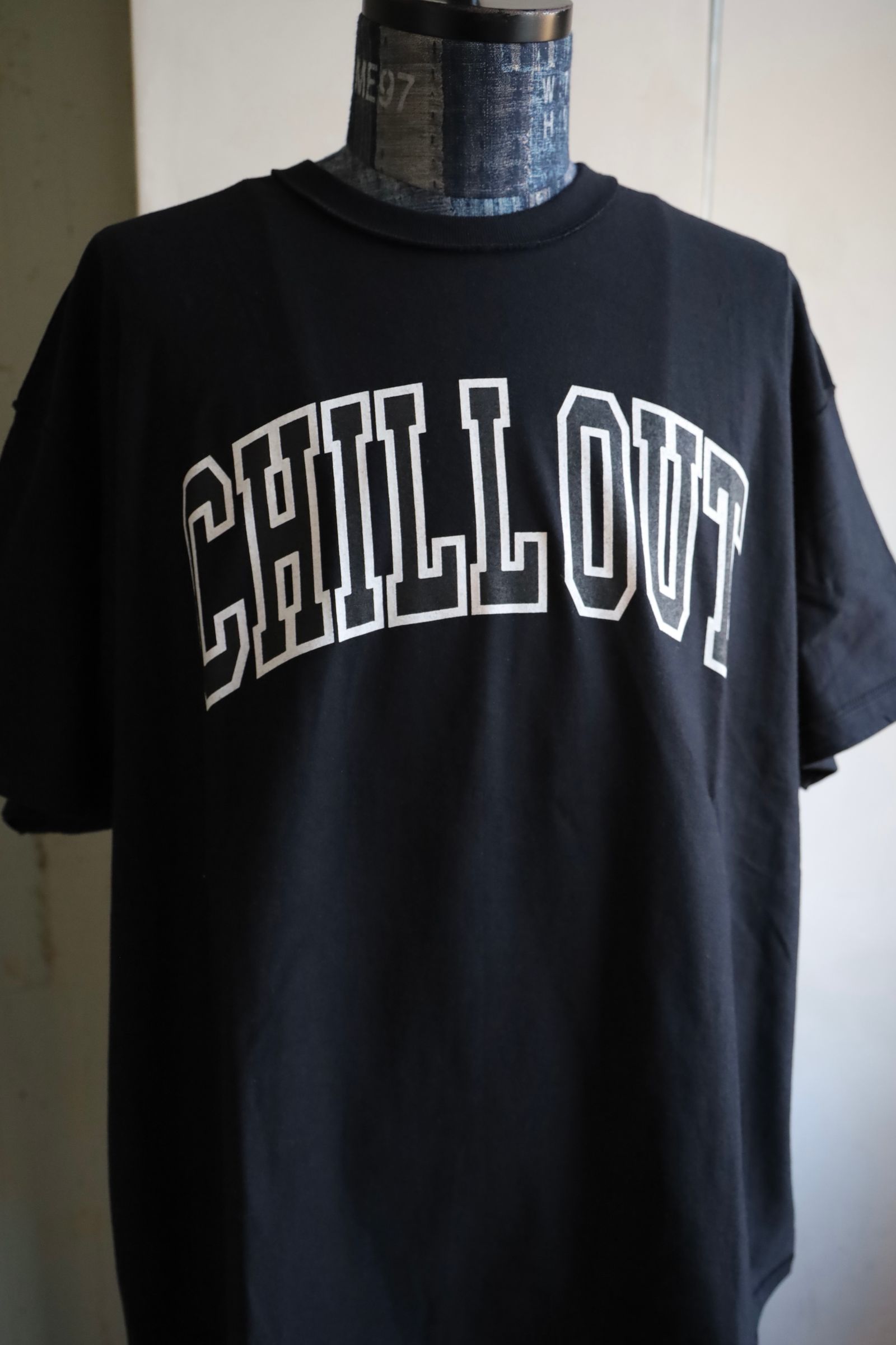 イズネスミュージック CHILL OUT T-SHIRT(IMP5_29_CHILLOUT5ST01)BLACK