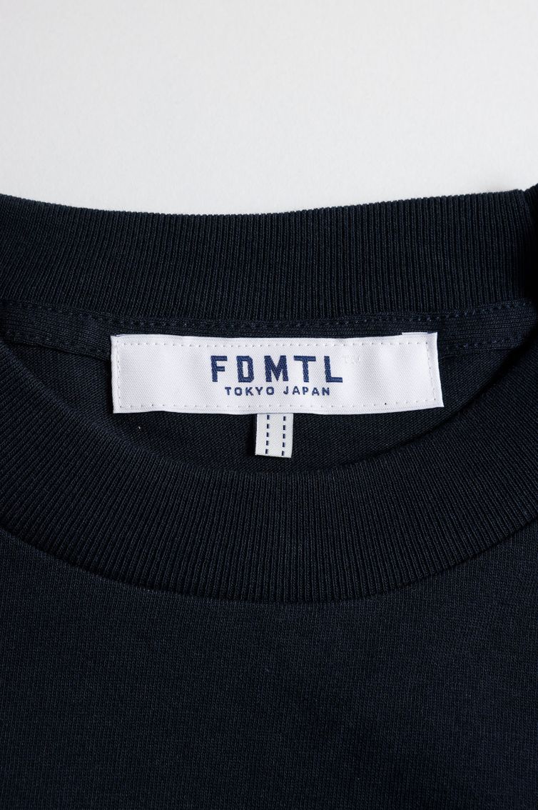 ファンダメンタル Tシャツ CIRCLE PATCH TEE(FA25/TE13)NAVY