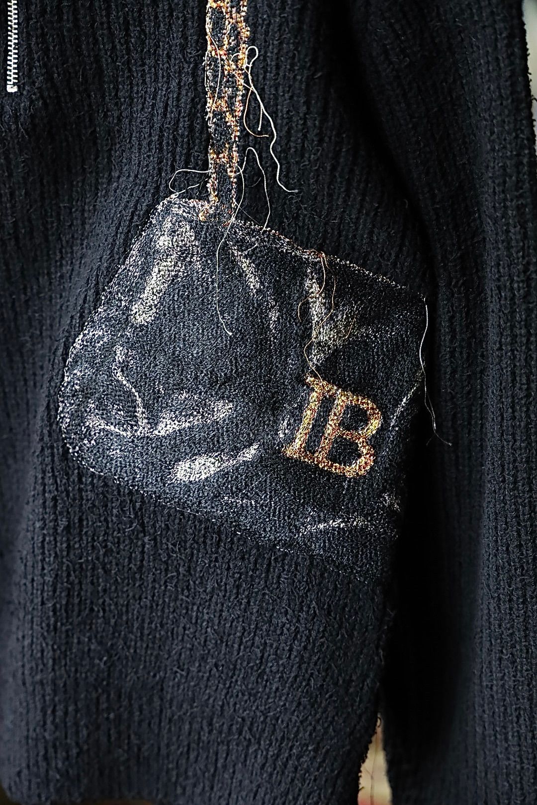 doublet ダブレット26AW TROMPE L’OEIL EMBROIDERY HALF ZIP KNIT (26AW56KN229)BLACK☆8月15日(土)発売！