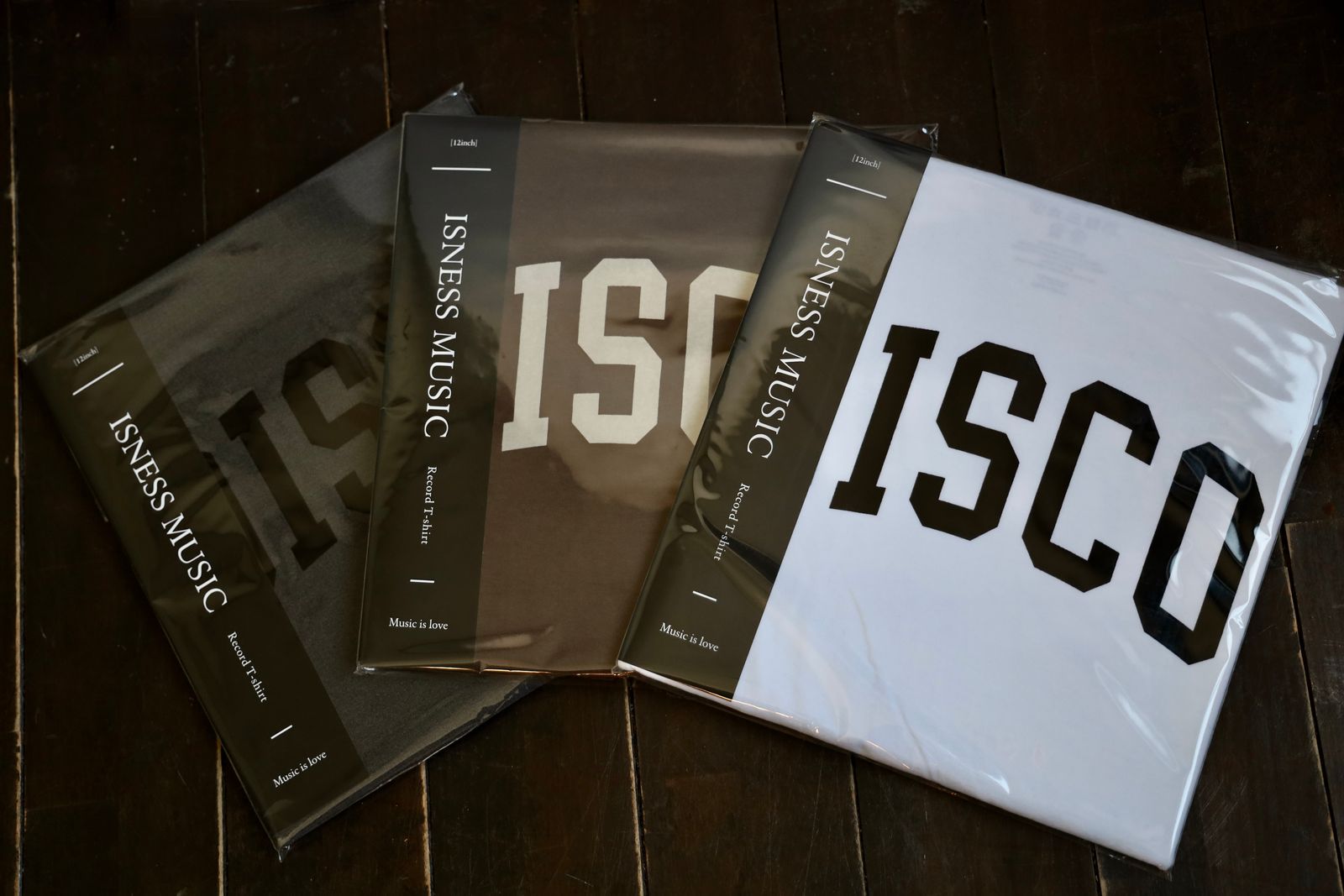 イズネスミュージック 25SS DISCO FLOCKY PRINT T-SHIRT(IMP5_12_FLDISCOT01)SUMI(CHARCOAL)
