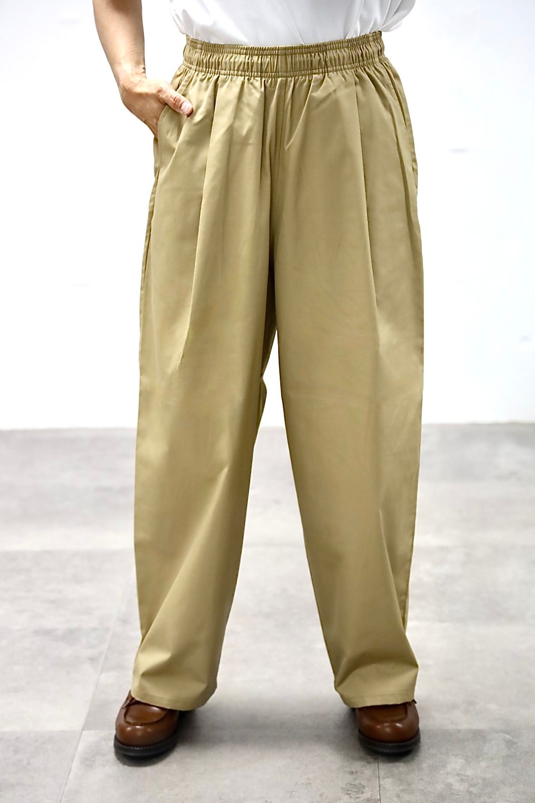 FreshService 26SS CORPORATE WIDE EASY PANTS"BEIGE"スタイル