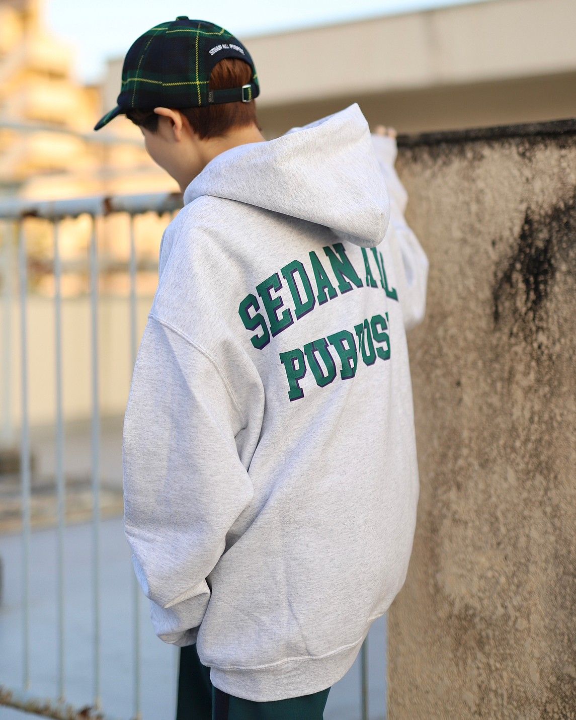 セダンオールパーパスFW23 COLLEGE LOGO HOODIE(SD23F-CT04)ASH
