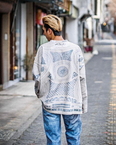 TALKING ABOUT THE ABSTRACTION ART REPLICA MOCK NECK スタイル