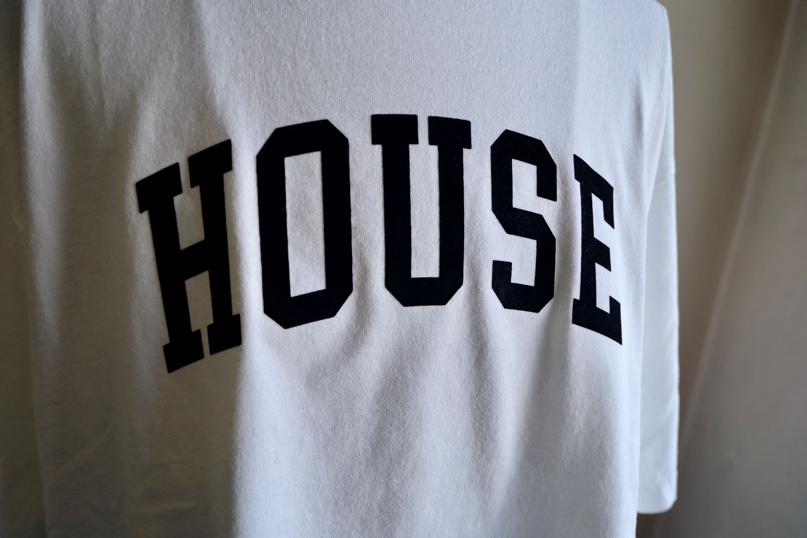 イズネスミュージック 25SS HOUSE FLOCKY PRINT T-SHIRT(IMP5_10_FLHOUSET01)WHITE