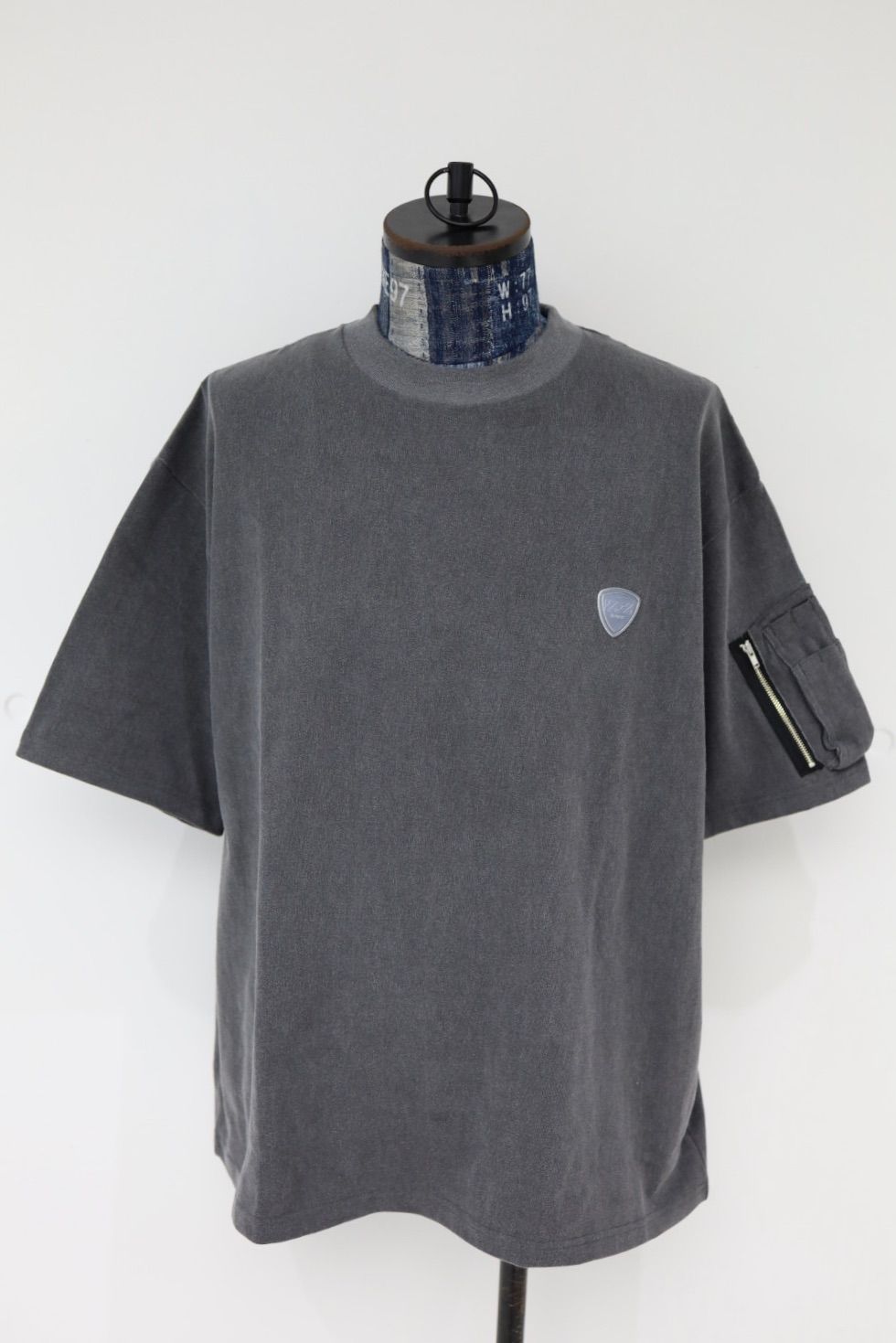 イズネス 26SS Arm Pocket T-Shirt (26SS_38_1008SSCS01)BLACK☆新作発売！