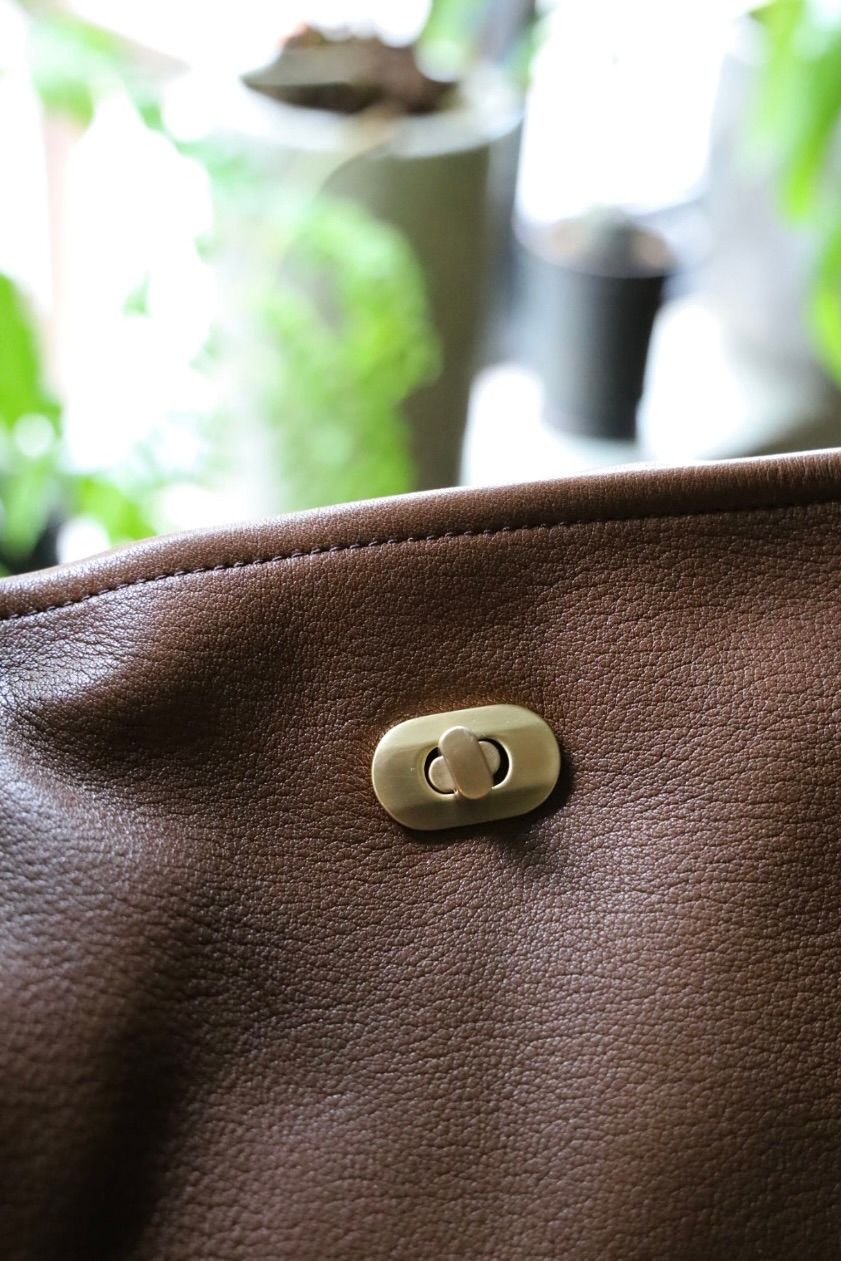 エンダースキーマ バッグ twist shoulder large(zw-b-tsb)cognac