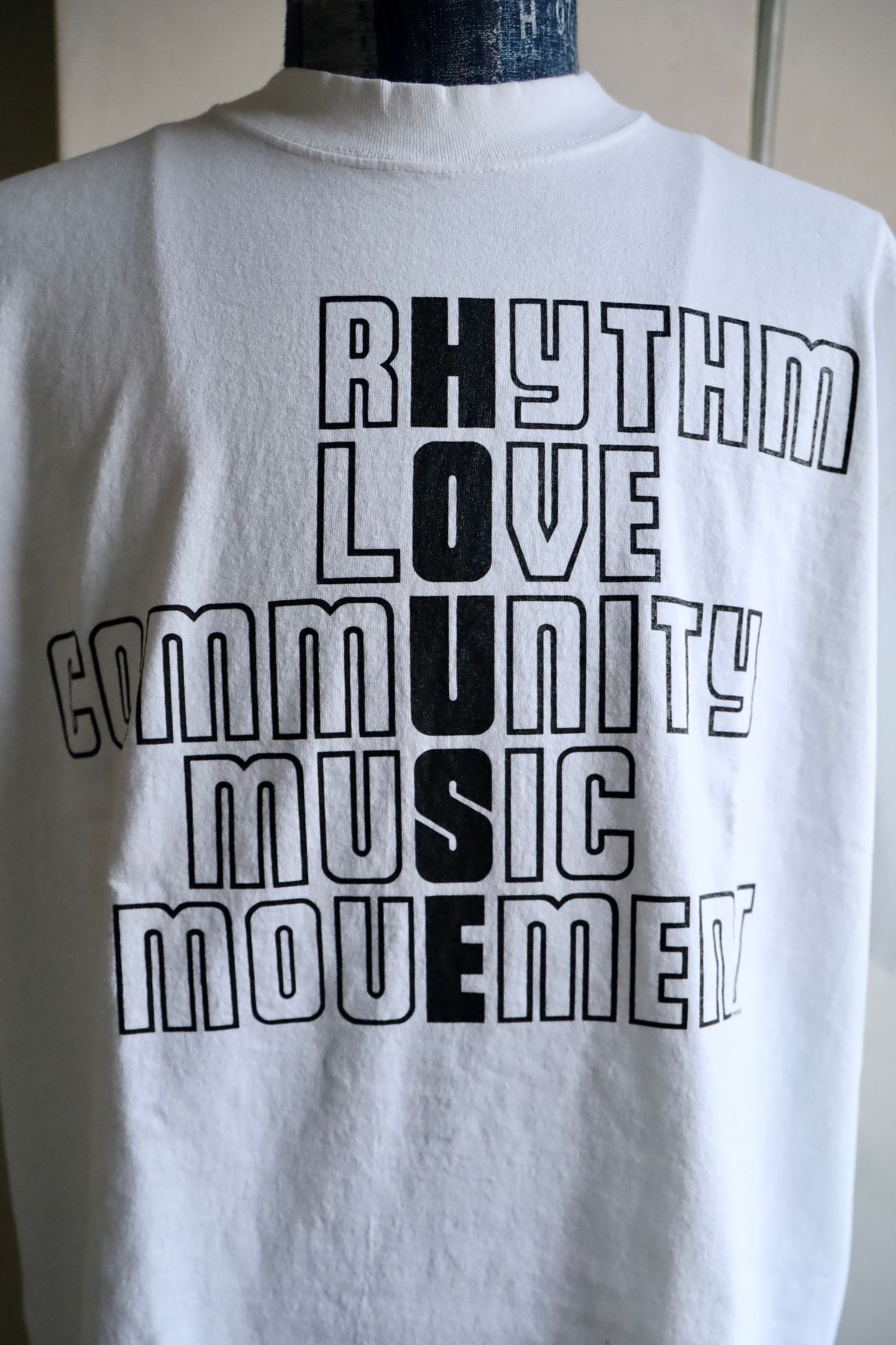 イズネスミュージック 25SS HOUSE RHYTHM T-SHIRT(IMP5_07_HOUSERHYTHMT01)WHITE