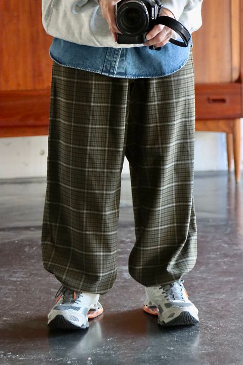 フレッシュサービス22AW WOOLY STRETCH OVER TRACK PANTS"GREEN CHECK"スタイル.2022.9.12.