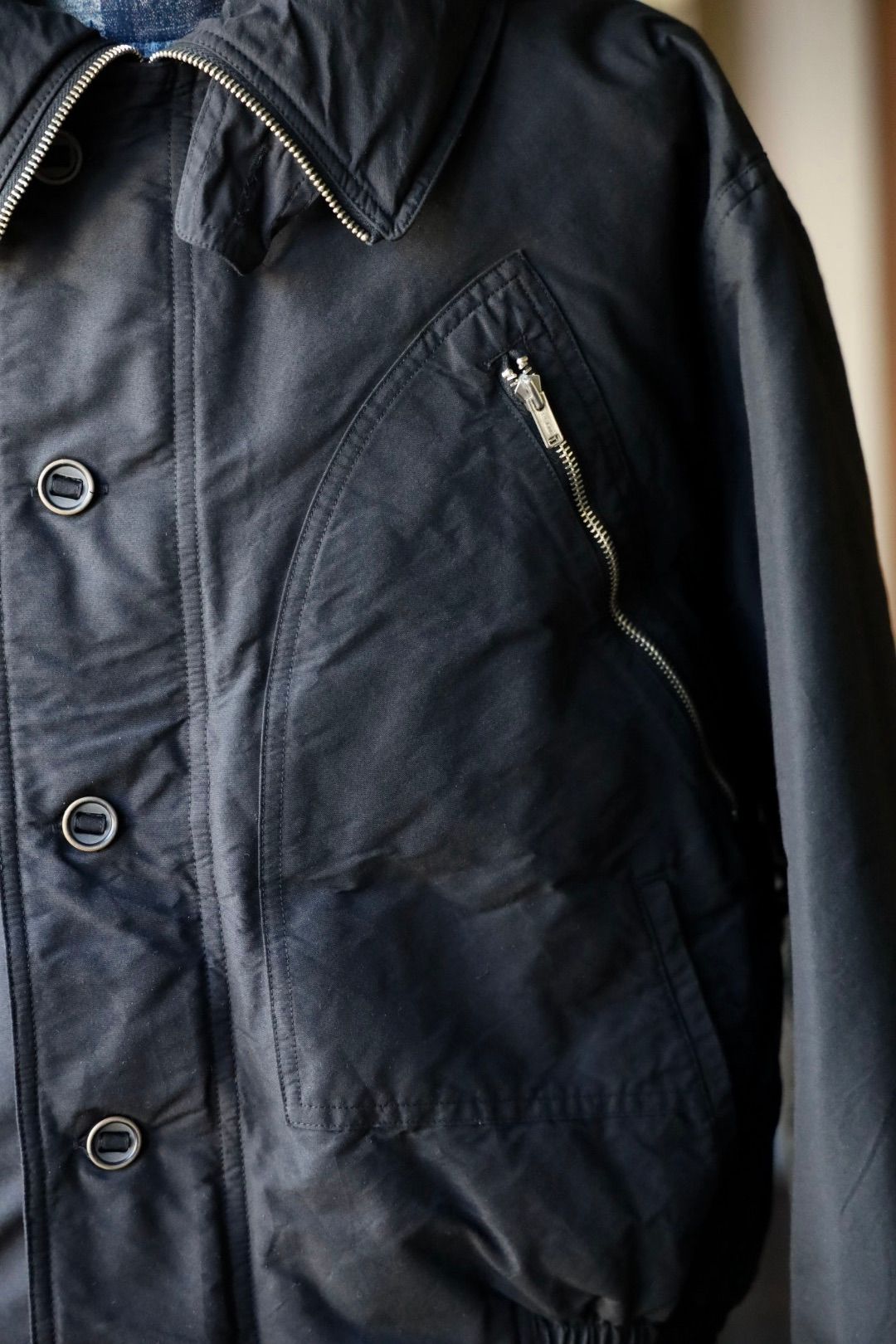 ヨーク 25FW "KATHARINE HAMNETT" Recycle Polyester Short Blouson(YK25FW01129B-KH)BLACK