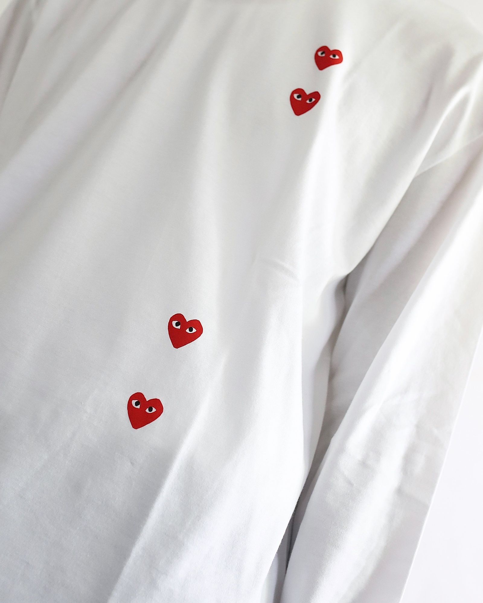 PLAY COMME des GARCONS 24SS PLAY VERTICAL 4 HEART L/S T-SHIRT
